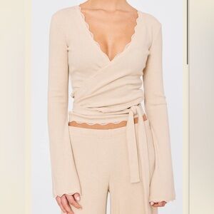 PhePhe wrap top in color iced vanilla late
Worn once